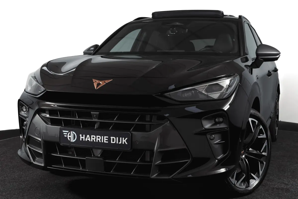 1.5 TSI e-Hybrid 272 PK VZ Performance | S/K-Panodak | Elek. Trekhaak | Matrix LED | Sennheiser | Elek. stoelen | Adapt. Cruise | Stoel-+Stuurverw. | 360 Camera | NAV+App. Connect | ECC | LM