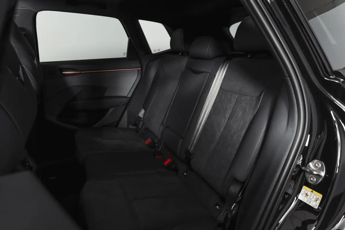 1.5 TSI e-Hybrid 272 PK VZ Performance | S/K-Panodak | Elek. Trekhaak | Matrix LED | Sennheiser | Elek. stoelen | Adapt. Cruise | Stoel-+Stuurverw. | 360 Camera | NAV+App. Connect | ECC | LM