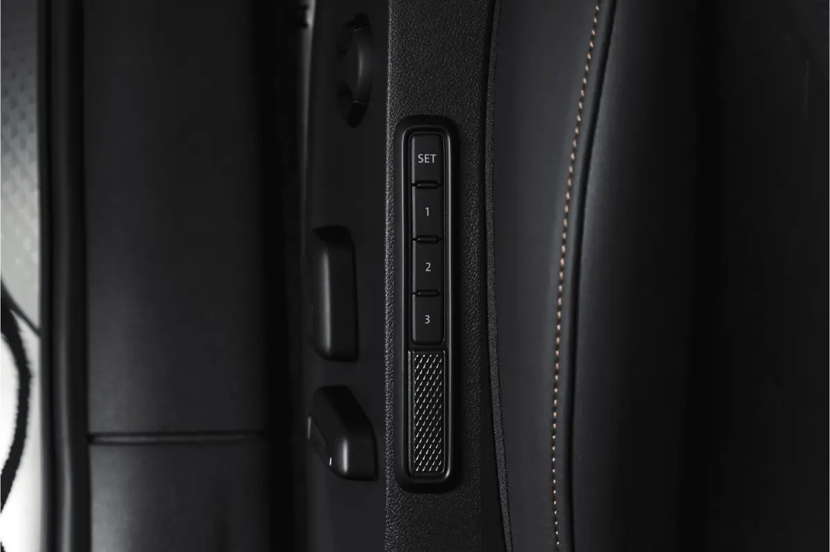 1.5 TSI e-Hybrid 272 PK VZ Performance | S/K-Panodak | Elek. Trekhaak | Matrix LED | Sennheiser | Elek. stoelen | Adapt. Cruise | Stoel-+Stuurverw. | 360 Camera | NAV+App. Connect | ECC | LM