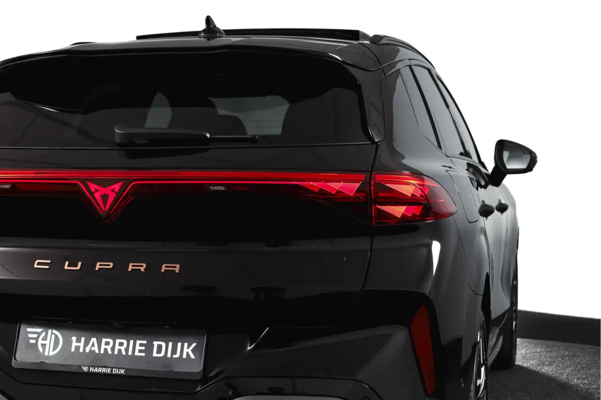 1.5 TSI e-Hybrid 272 PK VZ Performance | S/K-Panodak | Elek. Trekhaak | Matrix LED | Sennheiser | Elek. stoelen | Adapt. Cruise | Stoel-+Stuurverw. | 360 Camera | NAV+App. Connect | ECC | LM