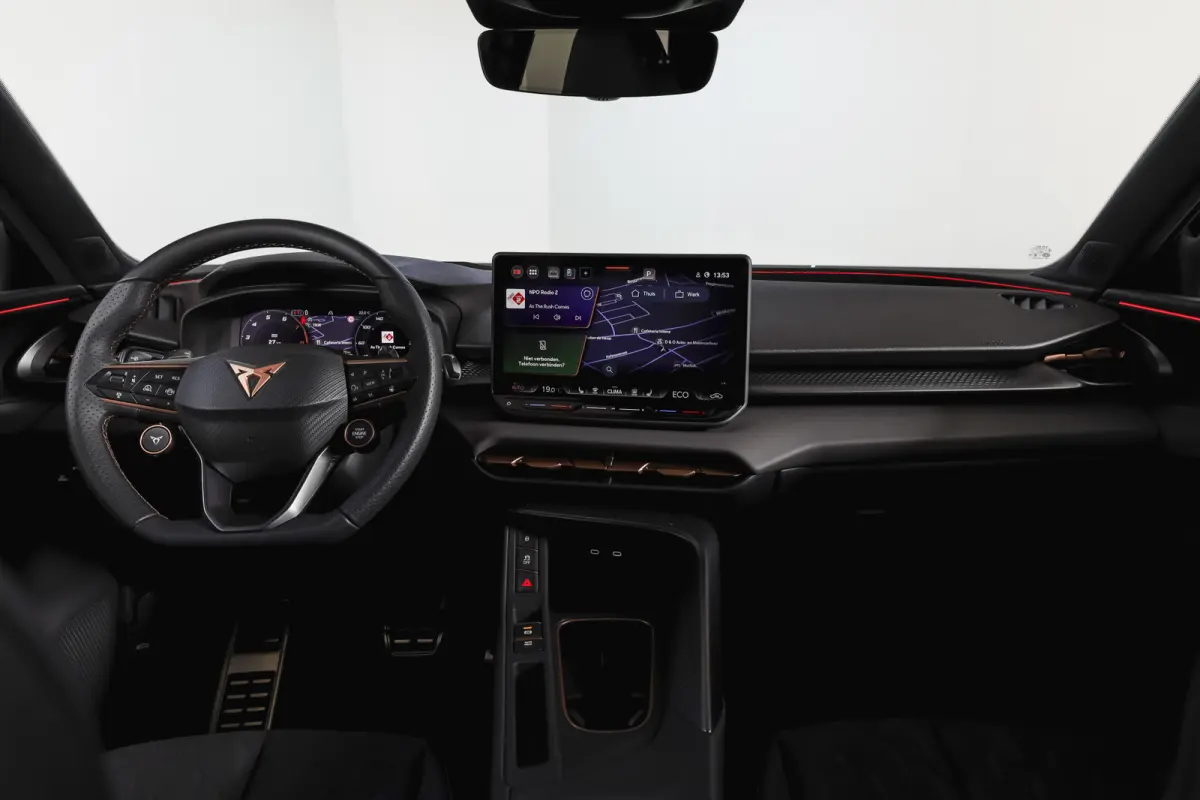 1.5 TSI e-Hybrid 272 PK VZ Performance | S/K-Panodak | Elek. Trekhaak | Matrix LED | Sennheiser | Elek. stoelen | Adapt. Cruise | Stoel-+Stuurverw. | 360 Camera | NAV+App. Connect | ECC | LM