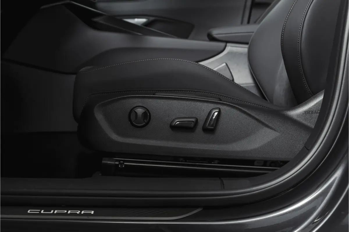 1.5 TSI e-Hybrid 272 PK VZ Performance | S/K-Panodak | Elek. Trekhaak | Matrix LED | Sennheiser | Elek. stoelen | Adapt. Cruise | Stoel-+Stuurverw. | 360 Camera | NAV+App. Connect | ECC | LM