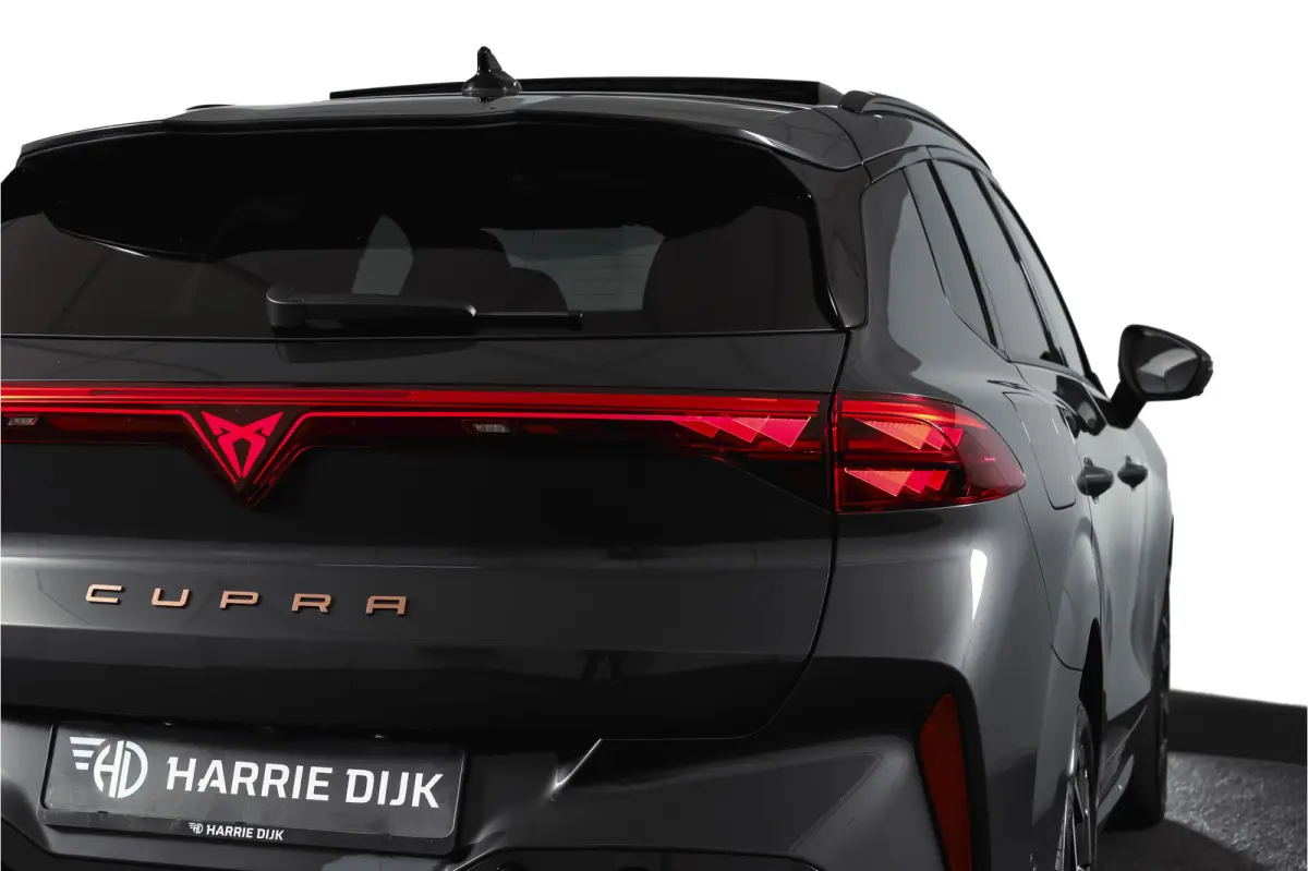 1.5 TSI e-Hybrid 272 PK VZ Performance | S/K-Panodak | Elek. Trekhaak | Matrix LED | Sennheiser | Elek. stoelen | Adapt. Cruise | Stoel-+Stuurverw. | 360 Camera | NAV+App. Connect | ECC | LM