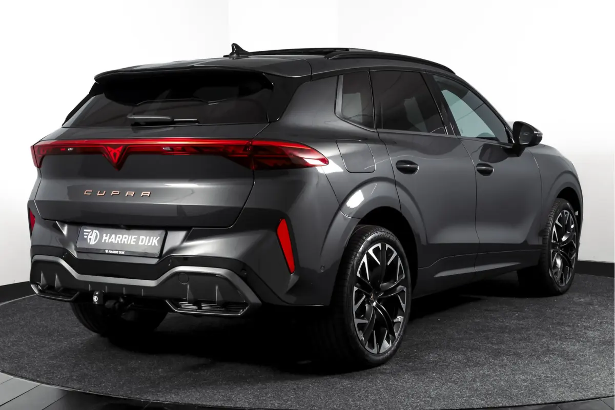 1.5 TSI e-Hybrid 272 PK VZ Performance | S/K-Panodak | Elek. Trekhaak | Matrix LED | Sennheiser | Elek. stoelen | Adapt. Cruise | Stoel-+Stuurverw. | 360 Camera | NAV+App. Connect | ECC | LM