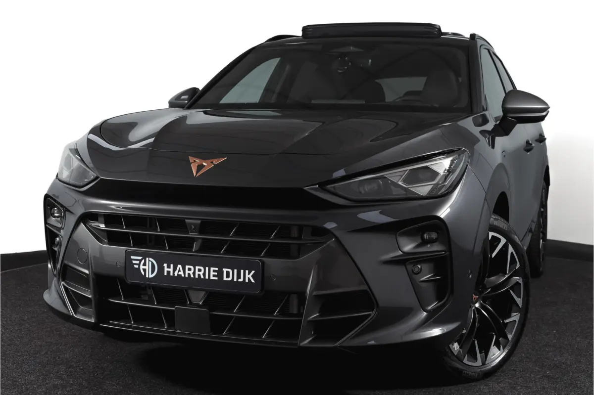 1.5 TSI e-Hybrid 272 PK VZ Performance | S/K-Panodak | Elek. Trekhaak | Matrix LED | Sennheiser | Elek. stoelen | Adapt. Cruise | Stoel-+Stuurverw. | 360 Camera | NAV+App. Connect | ECC | LM