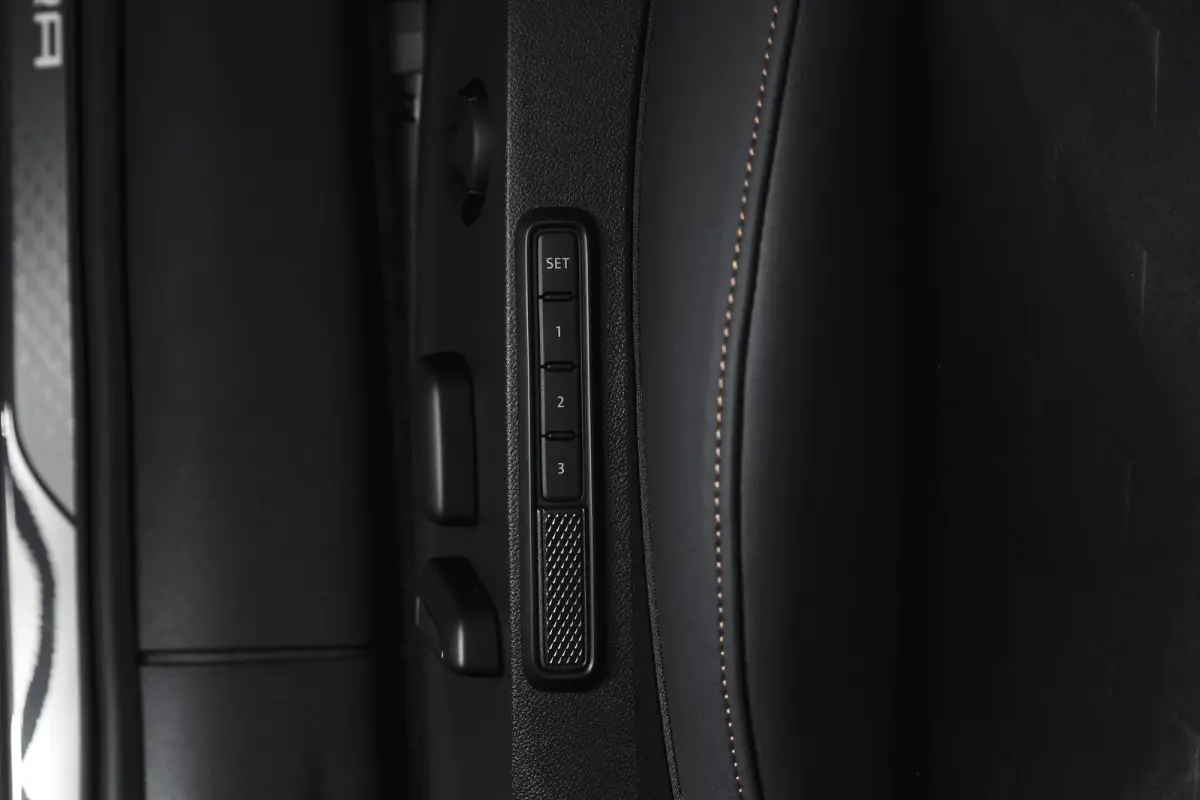 1.5 TSI e-Hybrid 272 PK VZ Performance | S/K-Panodak | Elek. Trekhaak | Matrix LED | Sennheiser | Elek. stoelen | Adapt. Cruise | Stoel-+Stuurverw. | 360 Camera | NAV+App. Connect | ECC | LM