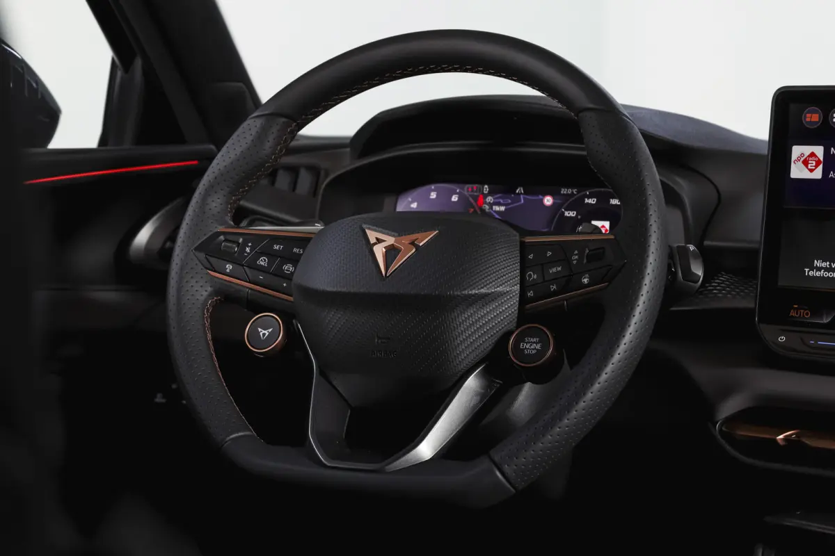1.5 TSI e-Hybrid 272 PK VZ Performance | S/K-Panodak | Elek. Trekhaak | Matrix LED | Sennheiser | Elek. stoelen | Adapt. Cruise | Stoel-+Stuurverw. | 360 Camera | NAV+App. Connect | ECC | LM