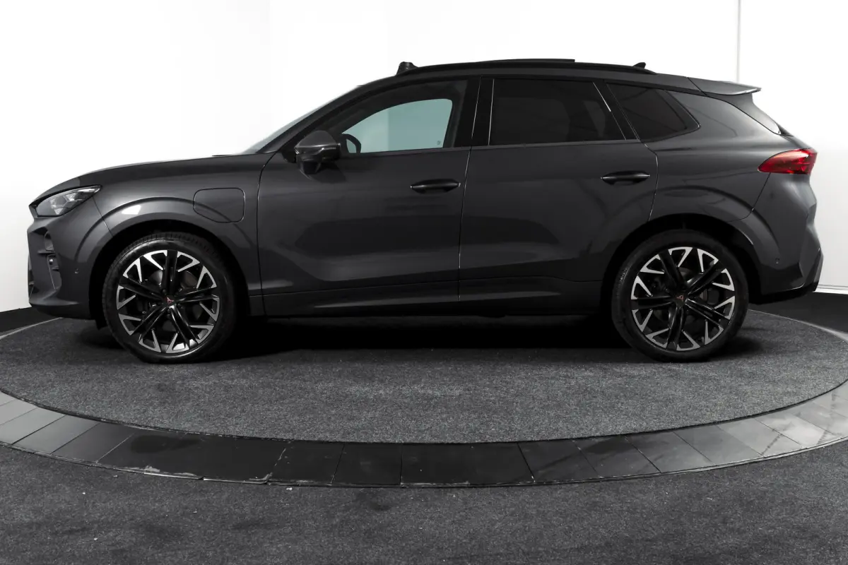 1.5 TSI e-Hybrid 272 PK VZ Performance | S/K-Panodak | Elek. Trekhaak | Matrix LED | Sennheiser | Elek. stoelen | Adapt. Cruise | Stoel-+Stuurverw. | 360 Camera | NAV+App. Connect | ECC | LM