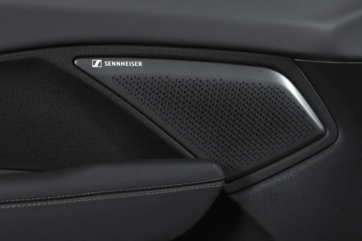 1.5 TSI e-Hybrid 272 PK VZ Performance | S/K-Panodak | Elek. Trekhaak | Matrix LED | Sennheiser | Elek. stoelen | Adapt. Cruise | Stoel-+Stuurverw. | 360 Camera | NAV+App. Connect | ECC | LM