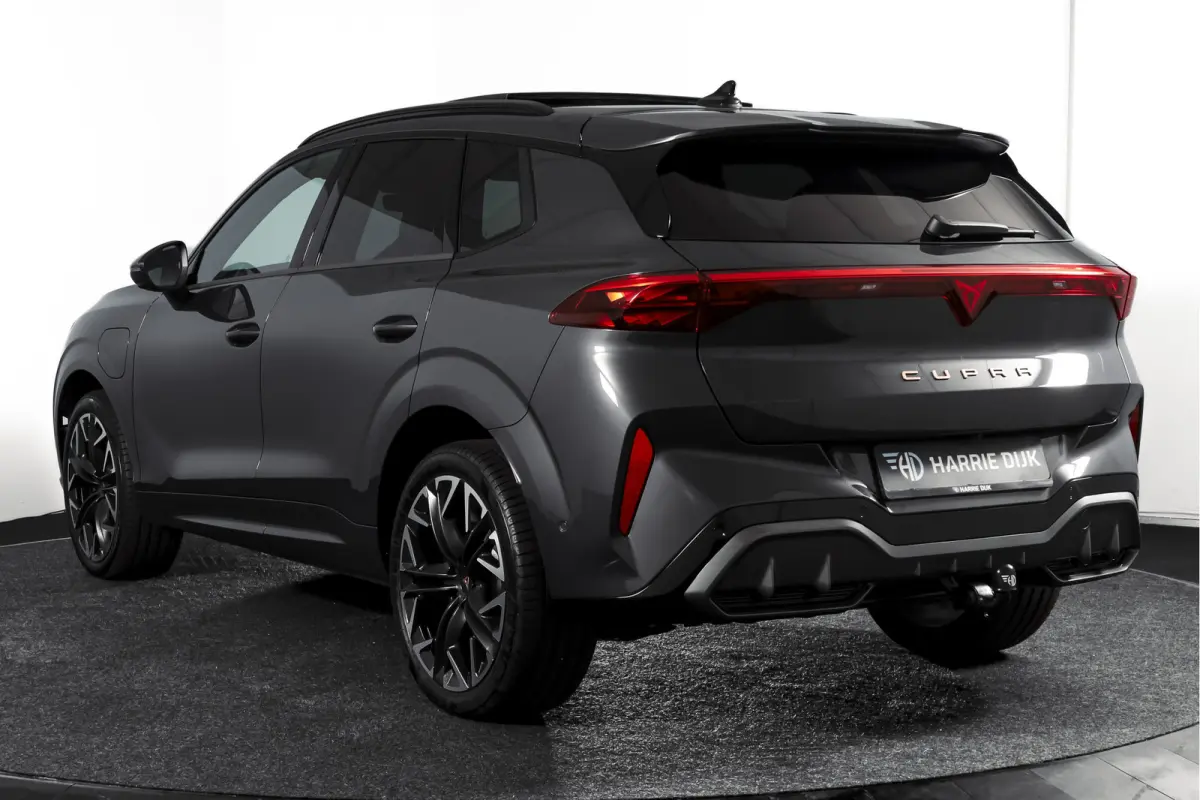 1.5 TSI e-Hybrid 272 PK VZ Performance | S/K-Panodak | Elek. Trekhaak | Matrix LED | Sennheiser | Elek. stoelen | Adapt. Cruise | Stoel-+Stuurverw. | 360 Camera | NAV+App. Connect | ECC | LM