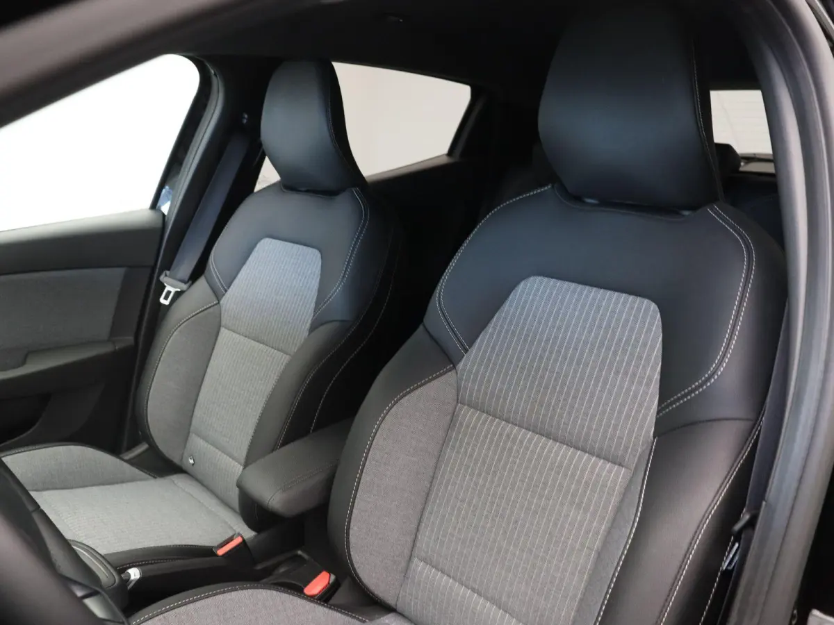 1.6 E-Tech Full Hybrid 145 techno | Navigatie | Apple carplay | Android auto | Climate control | Led verlichting |