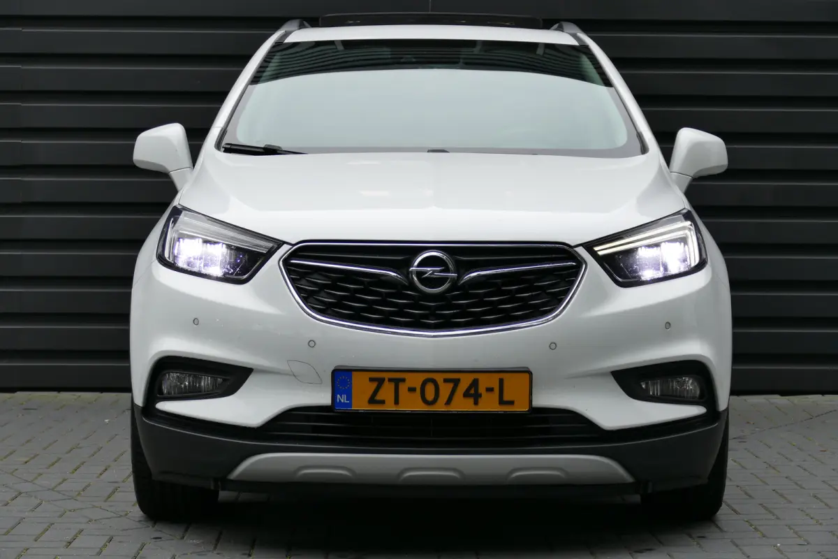 1.4 TURBO 140PK BLACK EDITION / CAMERA / PANO.DAK / LEDER / CARPLAY / KEYLESS / STUUR-STOELVERWARMING / 19"LMV / AGR / NAVI / CLIMA / PDC / BLUETOOTH / CRUISECONTROL / 2E EIGENAAR / SCHITTER