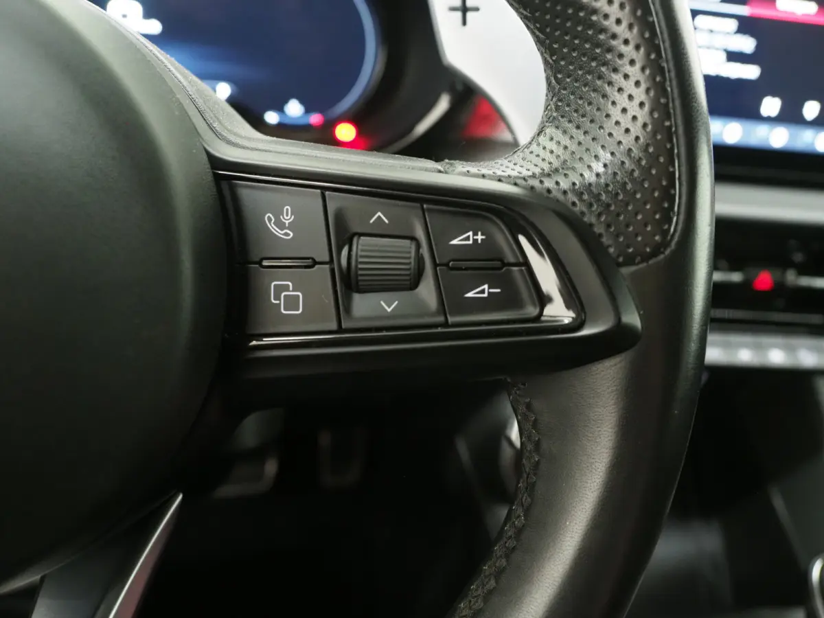 1.5T Hybrid Edizione Speciale | Adaptive Cruise | Camera | Keyless | Sfeerlicht | Stoel/Stuurverwarming | LED
