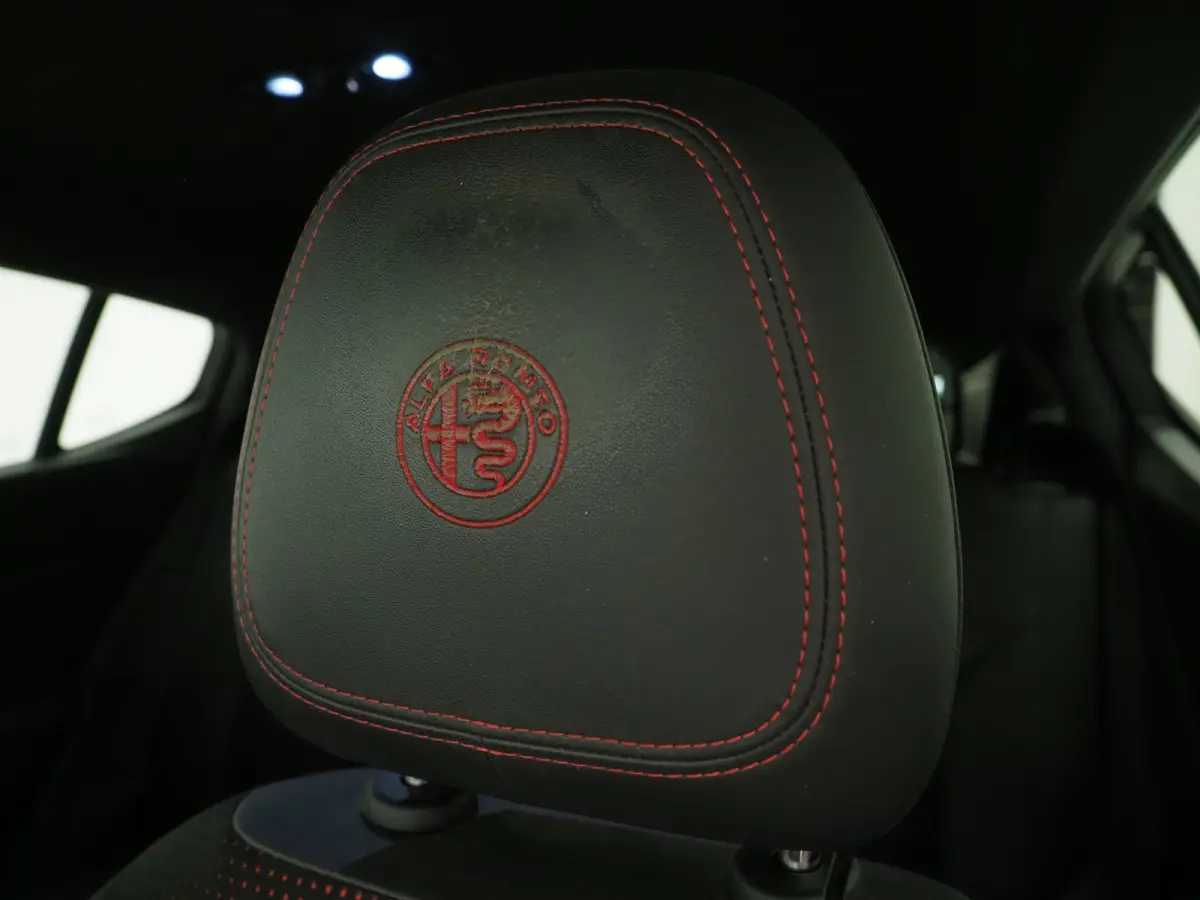 1.5T Hybrid Edizione Speciale | Adaptive Cruise | Camera | Keyless | Sfeerlicht | Stoel/Stuurverwarming | LED