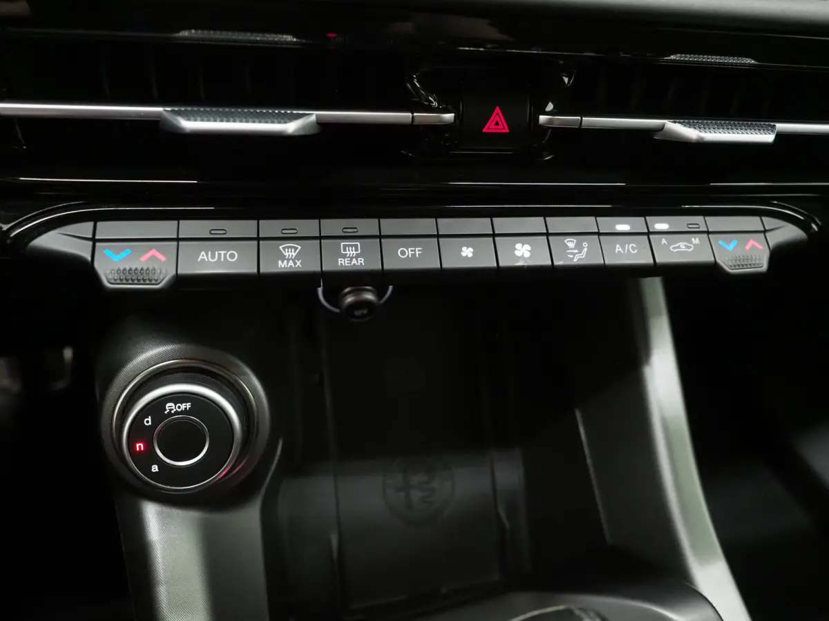 1.5T Hybrid Edizione Speciale | Adaptive Cruise | Camera | Keyless | Sfeerlicht | Stoel/Stuurverwarming | LED