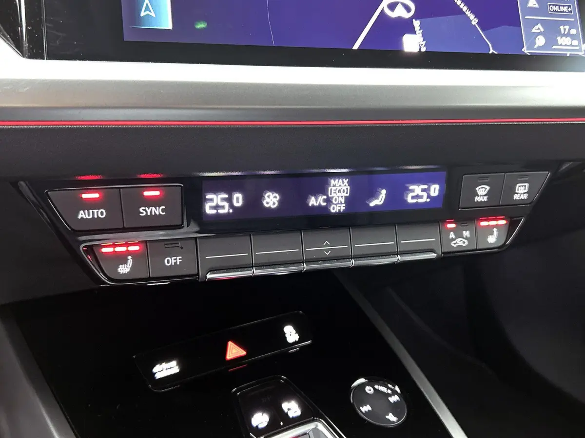 55 kWh 35 S Edition | APPLE CARPLAY | ANDROID AUTO | ACHTERUITRIJCAMERA | ELEKTRISCHE ACHTERKLEP | STOELVERWARMING | TREKHAAK | NAVIGATIE | CRUISE CONTROL | BLUETOOTH | CLIMATE CONTROL | LIC
