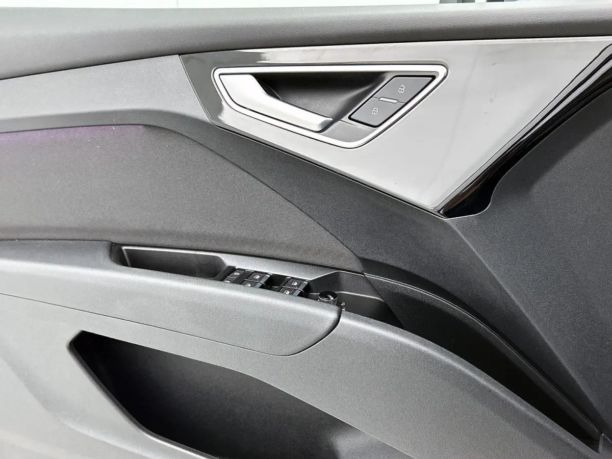 55 kWh 35 S Edition | APPLE CARPLAY | ANDROID AUTO | ACHTERUITRIJCAMERA | ELEKTRISCHE ACHTERKLEP | STOELVERWARMING | TREKHAAK | NAVIGATIE | CRUISE CONTROL | BLUETOOTH | CLIMATE CONTROL | LIC