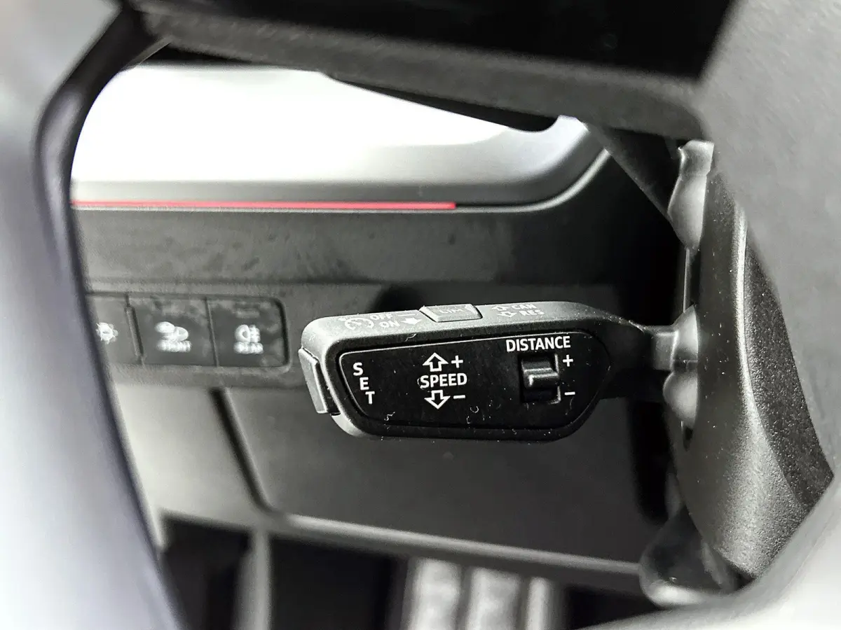 55 kWh 35 S Edition | APPLE CARPLAY | ANDROID AUTO | ACHTERUITRIJCAMERA | ELEKTRISCHE ACHTERKLEP | STOELVERWARMING | TREKHAAK | NAVIGATIE | CRUISE CONTROL | BLUETOOTH | CLIMATE CONTROL | LIC