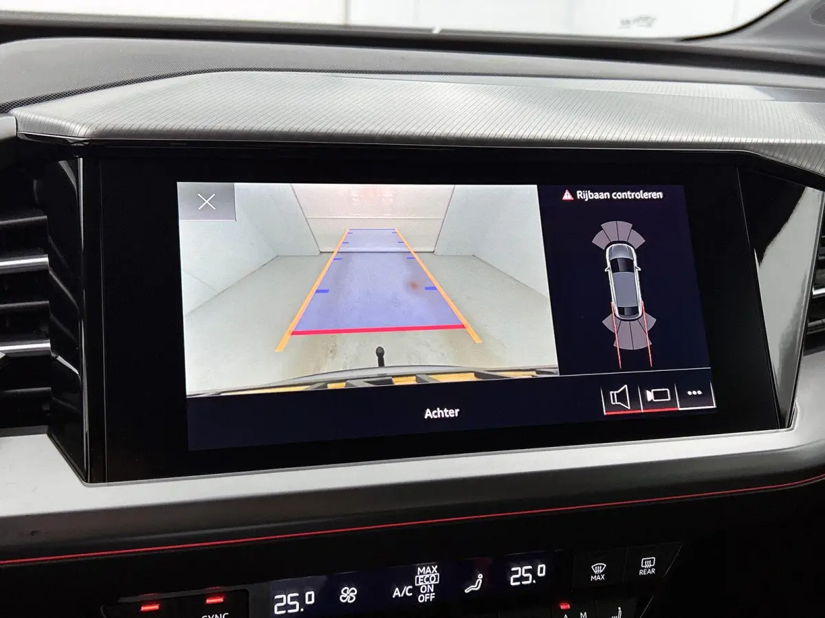 55 kWh 35 S Edition | APPLE CARPLAY | ANDROID AUTO | ACHTERUITRIJCAMERA | ELEKTRISCHE ACHTERKLEP | STOELVERWARMING | TREKHAAK | NAVIGATIE | CRUISE CONTROL | BLUETOOTH | CLIMATE CONTROL | LIC