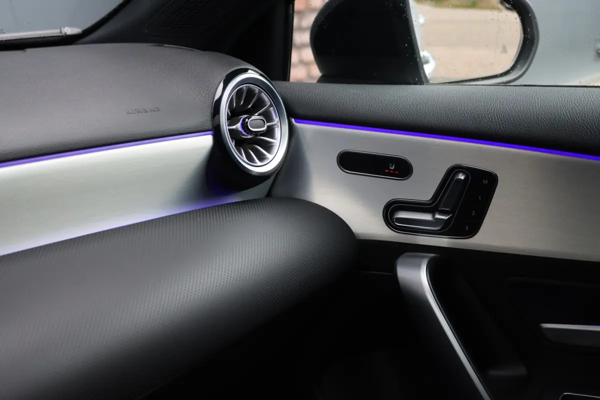 250 e AMG Line | Panoramadak | Memory | Distronic | HUD | Keyless Go | Advanced Sound System | Sfeerverlichting | Multibeam LED | Augmented Reality |