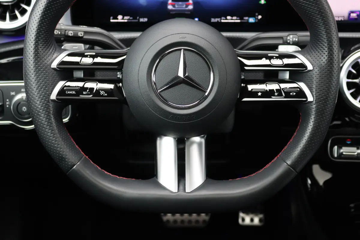 250 e AMG Line | Panoramadak | Memory | Distronic | HUD | Keyless Go | Advanced Sound System | Sfeerverlichting | Multibeam LED | Augmented Reality |