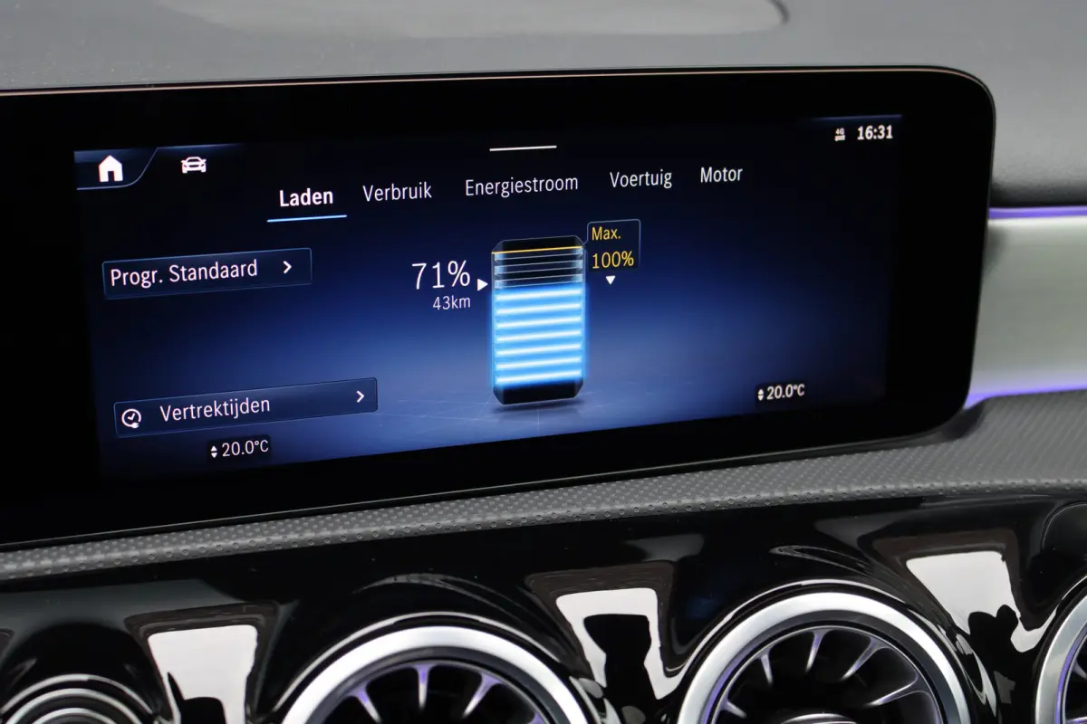 250 e AMG Line | Panoramadak | Memory | Distronic | HUD | Keyless Go | Advanced Sound System | Sfeerverlichting | Multibeam LED | Augmented Reality |