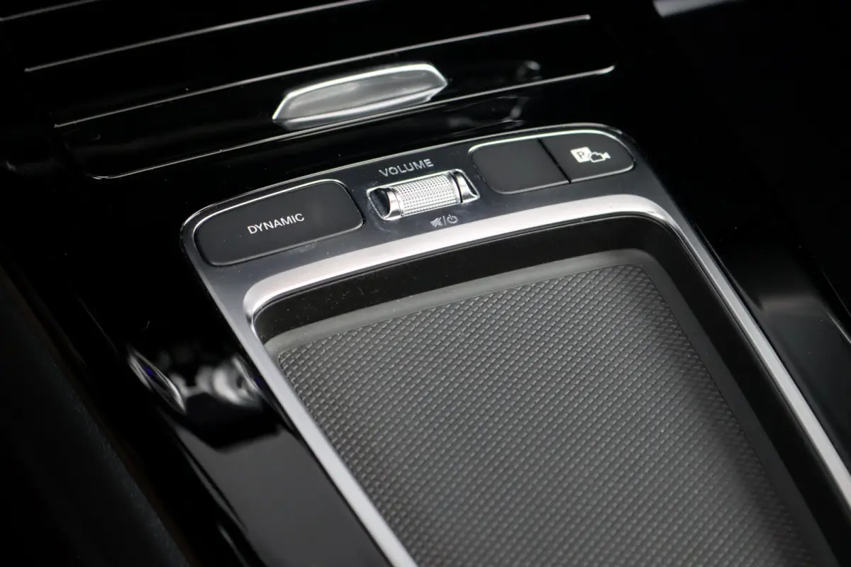 250 e AMG Line | Panoramadak | Memory | Distronic | HUD | Keyless Go | Advanced Sound System | Sfeerverlichting | Multibeam LED | Augmented Reality |