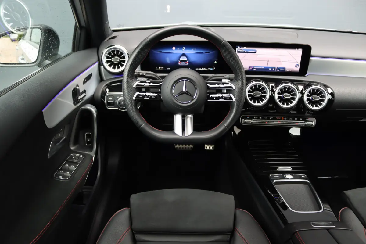 250 e AMG Line | Panoramadak | Memory | Distronic | HUD | Keyless Go | Advanced Sound System | Sfeerverlichting | Multibeam LED | Augmented Reality |
