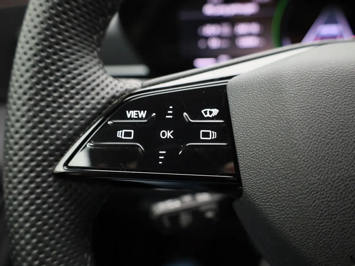edition 83 kWh | Adaptive cruise control | Luchtvering | Glazen panoramadak | Bang & Olufsen 3D | Head-up display | Stuurverwarming | Stoelverwarming voor & achter | Elektrisch instel. voors
