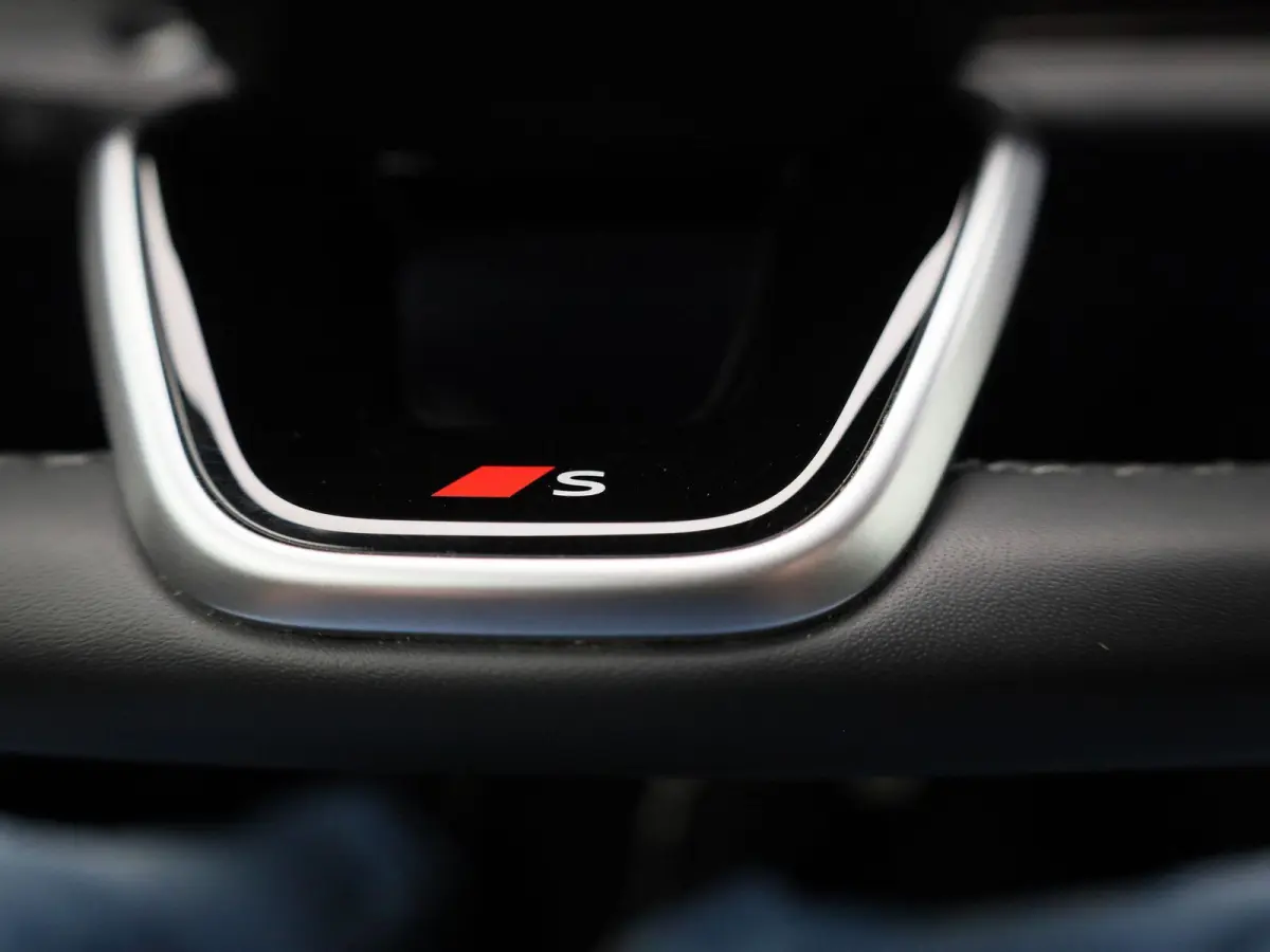 edition 83 kWh | Adaptive cruise control | Luchtvering | Glazen panoramadak | Bang & Olufsen 3D | Head-up display | Stuurverwarming | Stoelverwarming voor & achter | Elektrisch instel. voors
