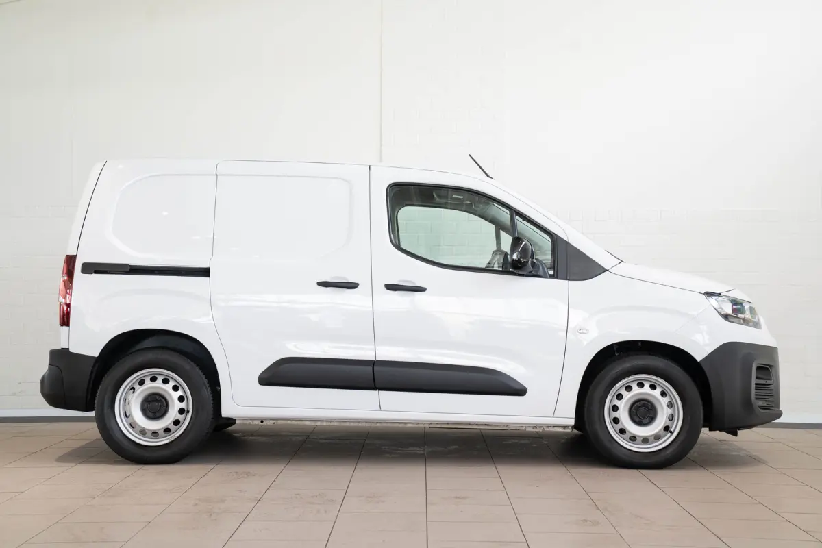 136 L1 50 kWh | Laadruimte Pakket | Camera | Navigatie | Parkeersensoren | Apple Carplay & Android Auto | Climate Controle |