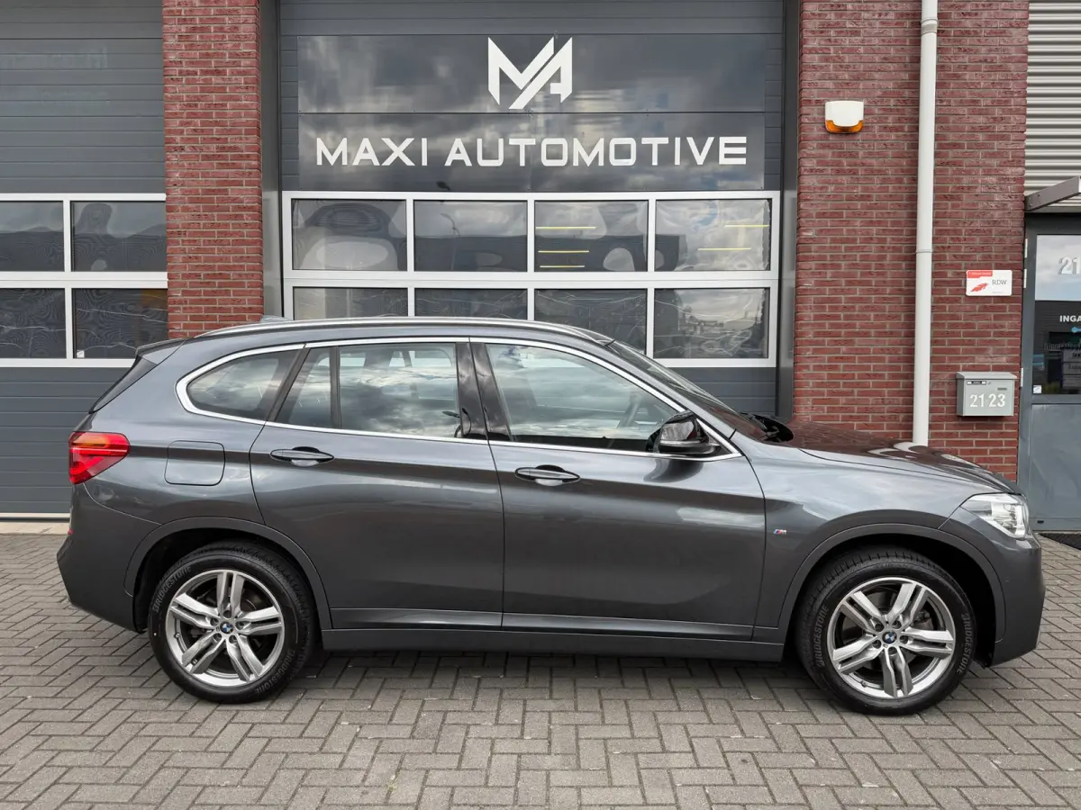 XDrive20i M-Sport LED ACC Camera Trekhaak Lane DAB