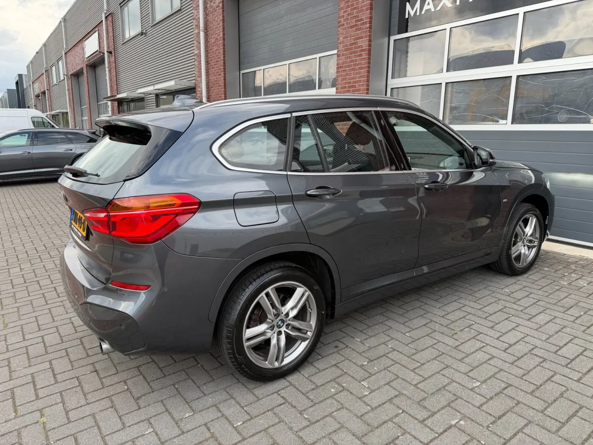 XDrive20i M-Sport LED ACC Camera Trekhaak Lane DAB