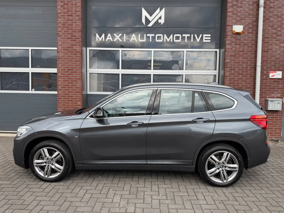 XDrive20i M-Sport LED ACC Camera Trekhaak Lane DAB