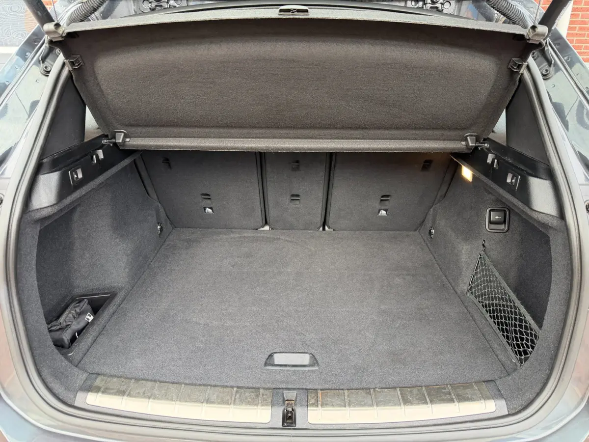 XDrive20i M-Sport LED ACC Camera Trekhaak Lane DAB