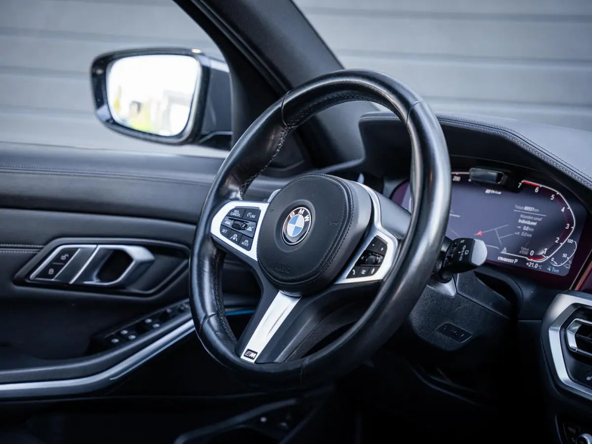 330e High Executive M-Sport Pro l Individuel l Pano l ACC l Performance Diff.