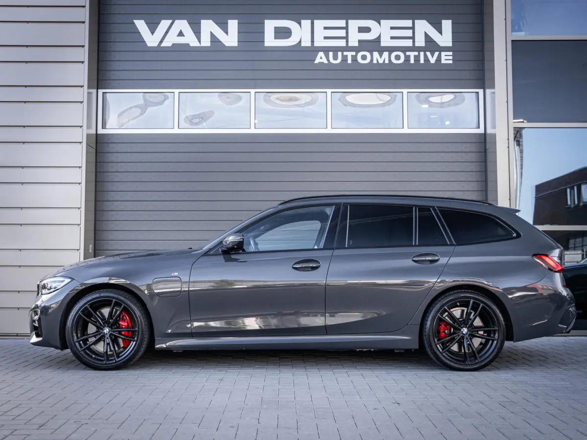 330e High Executive M-Sport Pro l Individuel l Pano l ACC l Performance Diff.