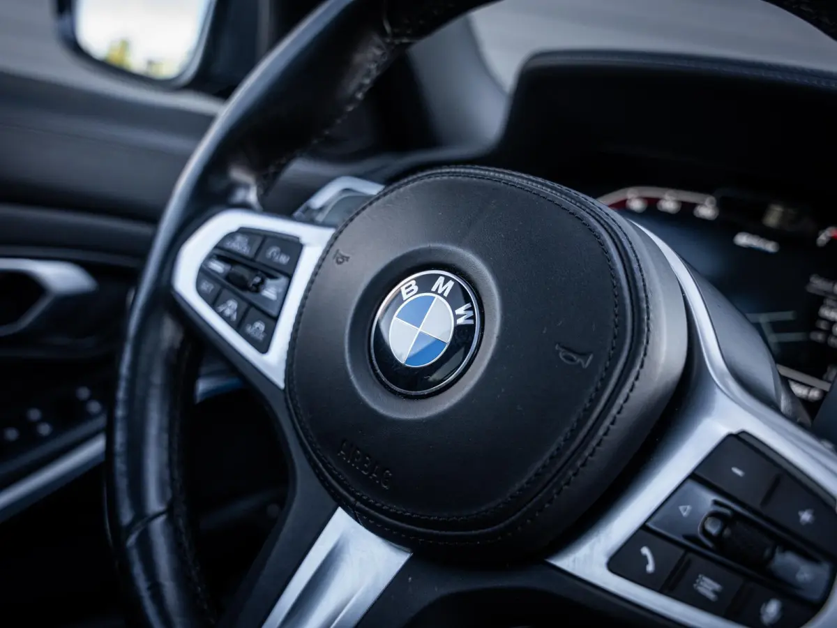 330e High Executive M-Sport Pro l Individuel l Pano l ACC l Performance Diff.