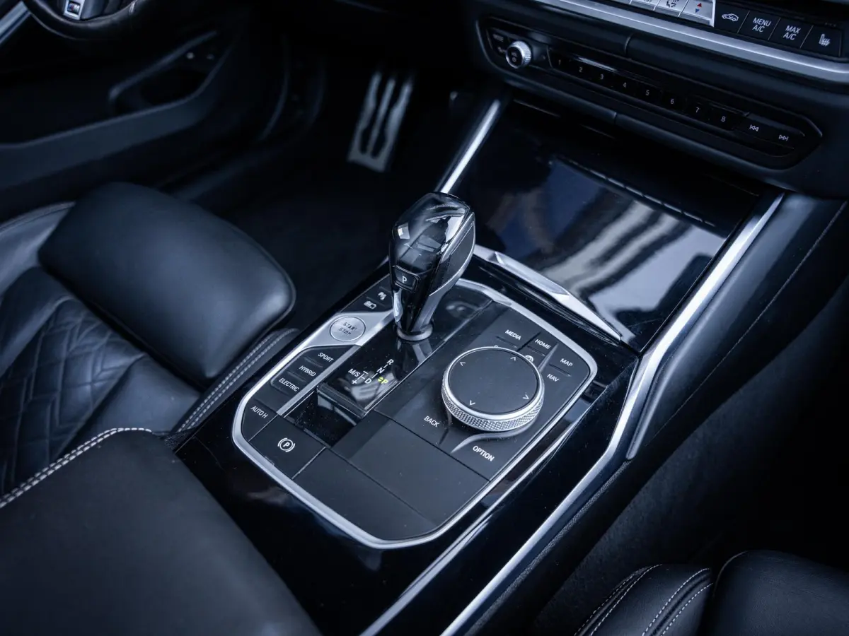 330e High Executive M-Sport Pro l Individuel l Pano l ACC l Performance Diff.