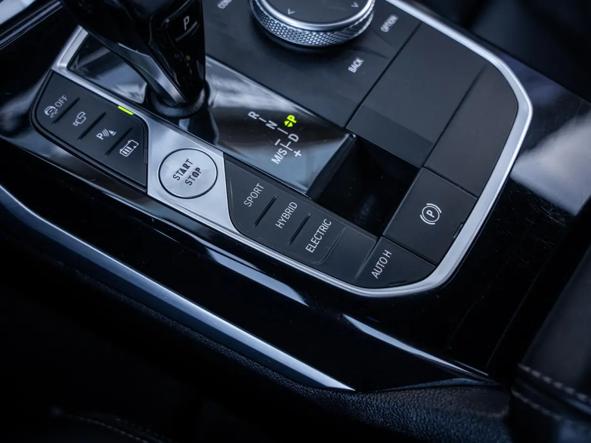 330e High Executive M-Sport Pro l Individuel l Pano l ACC l Performance Diff.