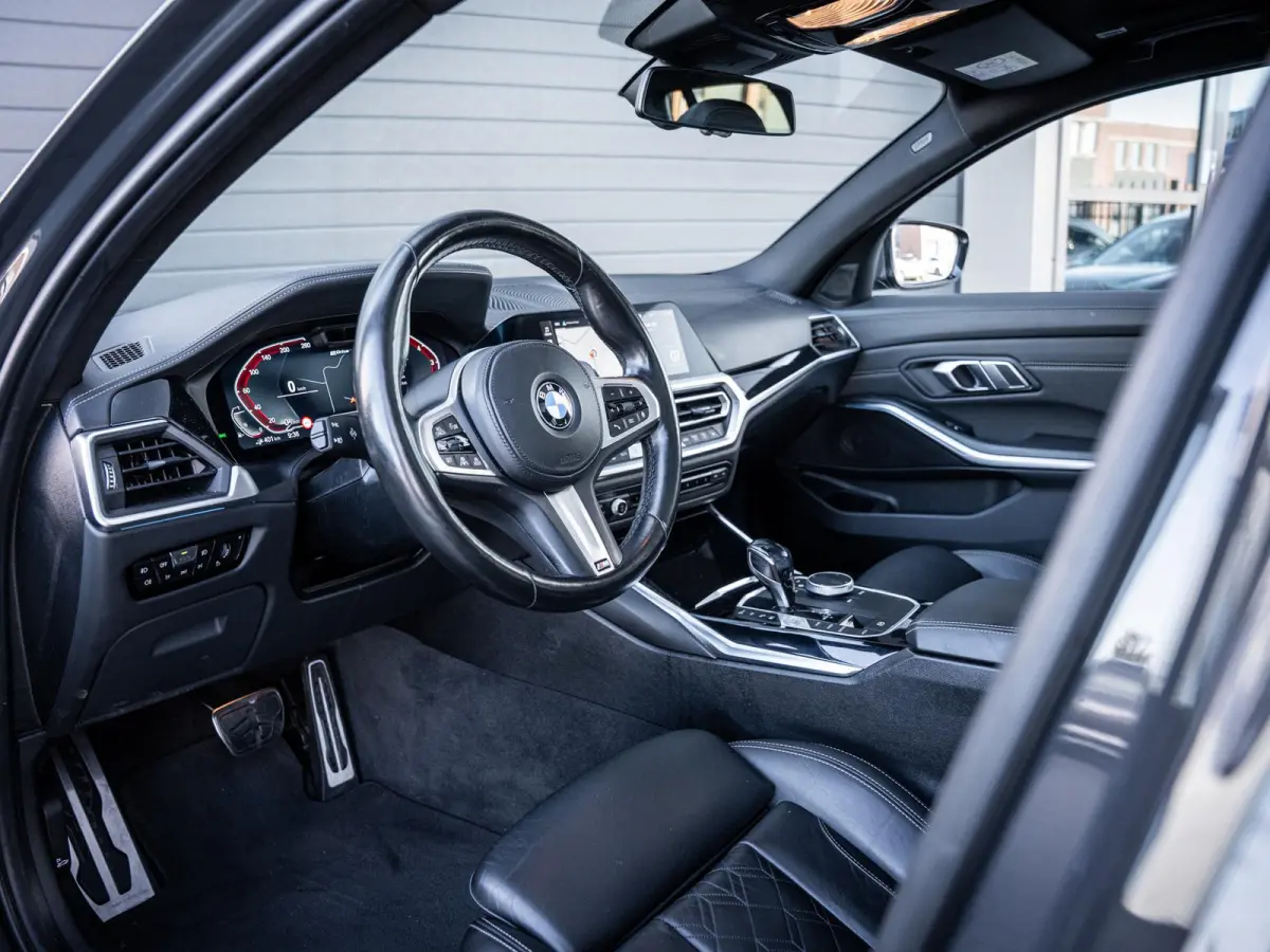 330e High Executive M-Sport Pro l Individuel l Pano l ACC l Performance Diff.