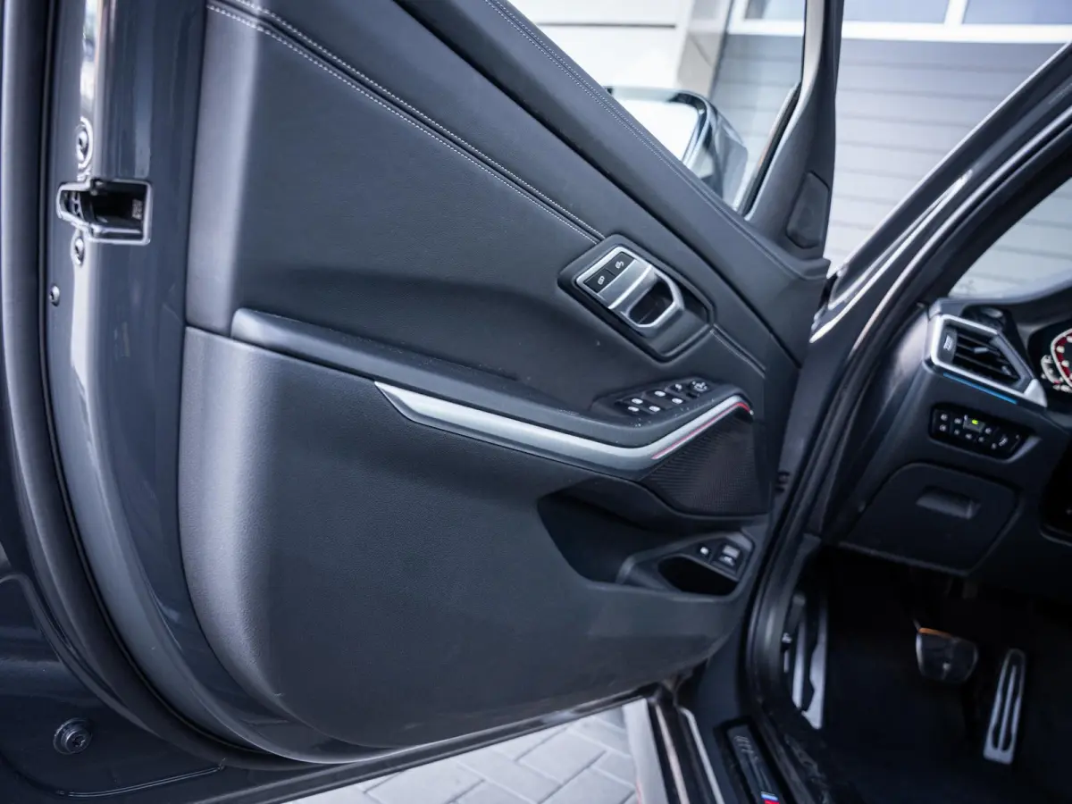 330e High Executive M-Sport Pro l Individuel l Pano l ACC l Performance Diff.