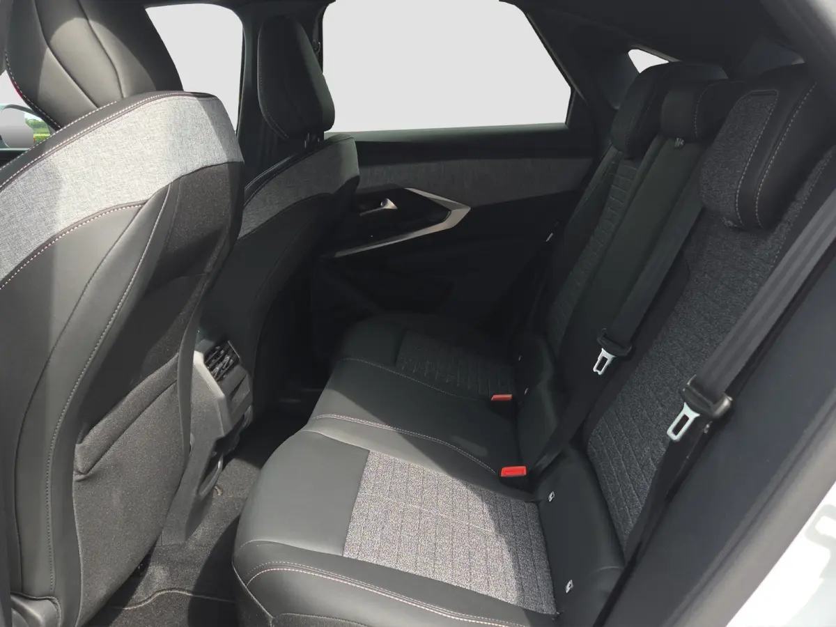 1.2 Hybrid 145 Allure Tot 8 jaar garantie | Camera | Panoramisch Navigatie | Keyless | LED | Parkeersensoren |