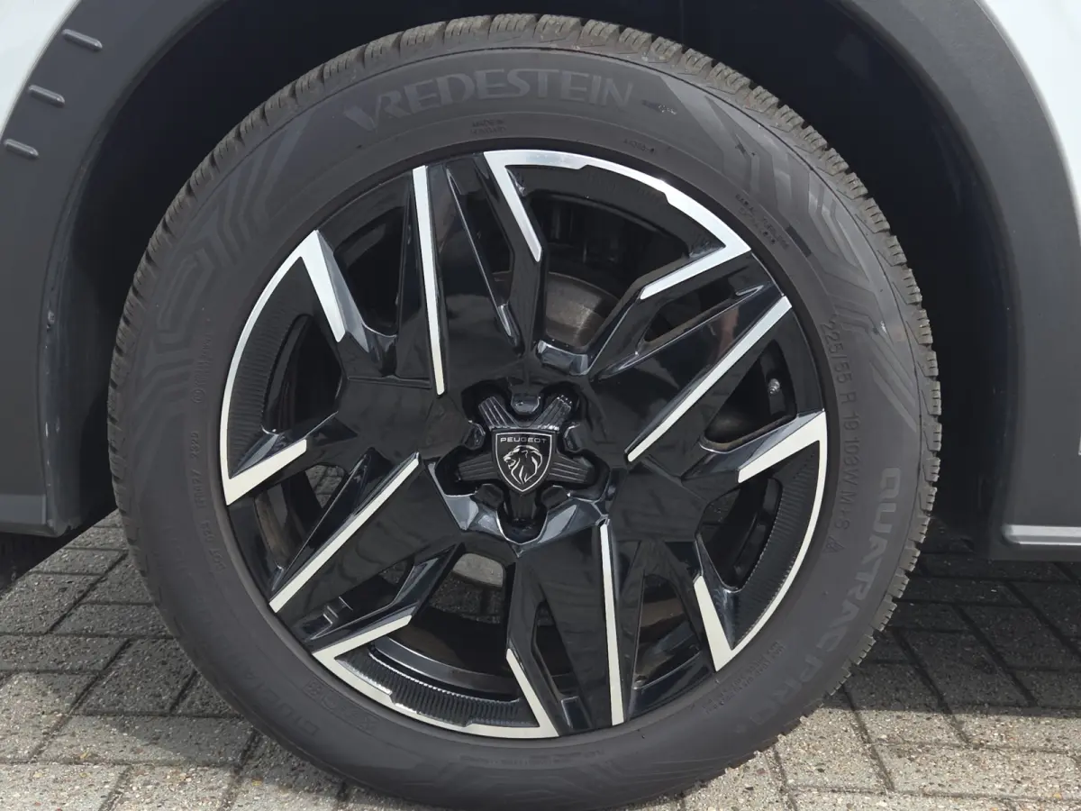 1.2 Hybrid 145 Allure Tot 8 jaar garantie | Camera | Panoramisch Navigatie | Keyless | LED | Parkeersensoren |