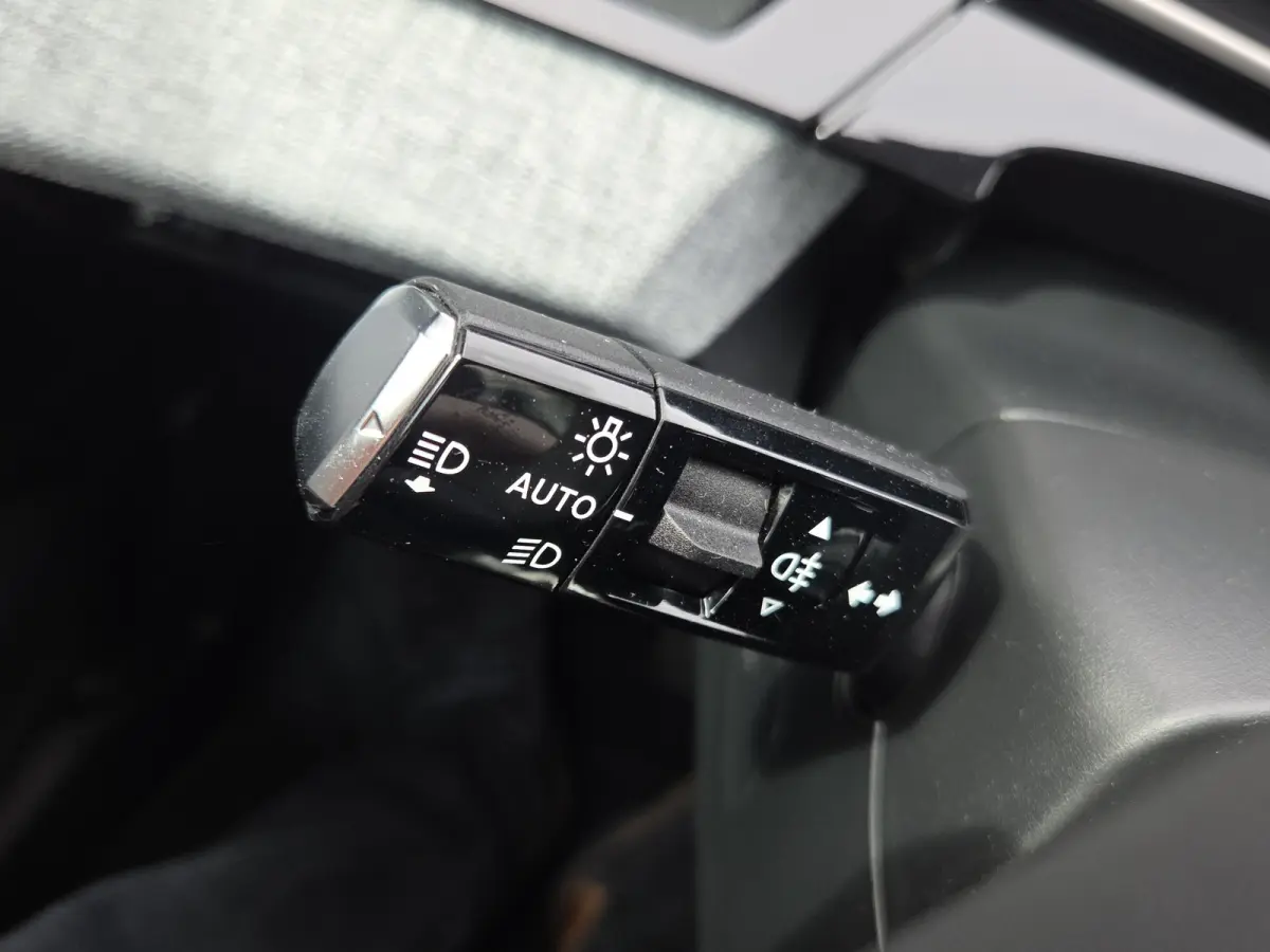 1.2 Hybrid 145 Allure Tot 8 jaar garantie | Camera | Panoramisch Navigatie | Keyless | LED | Parkeersensoren |