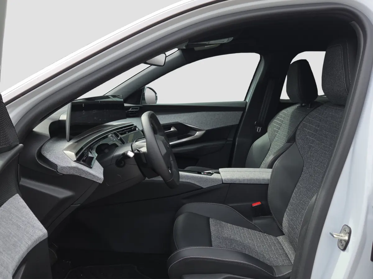 1.2 Hybrid 145 Allure Tot 8 jaar garantie | Camera | Panoramisch Navigatie | Keyless | LED | Parkeersensoren |