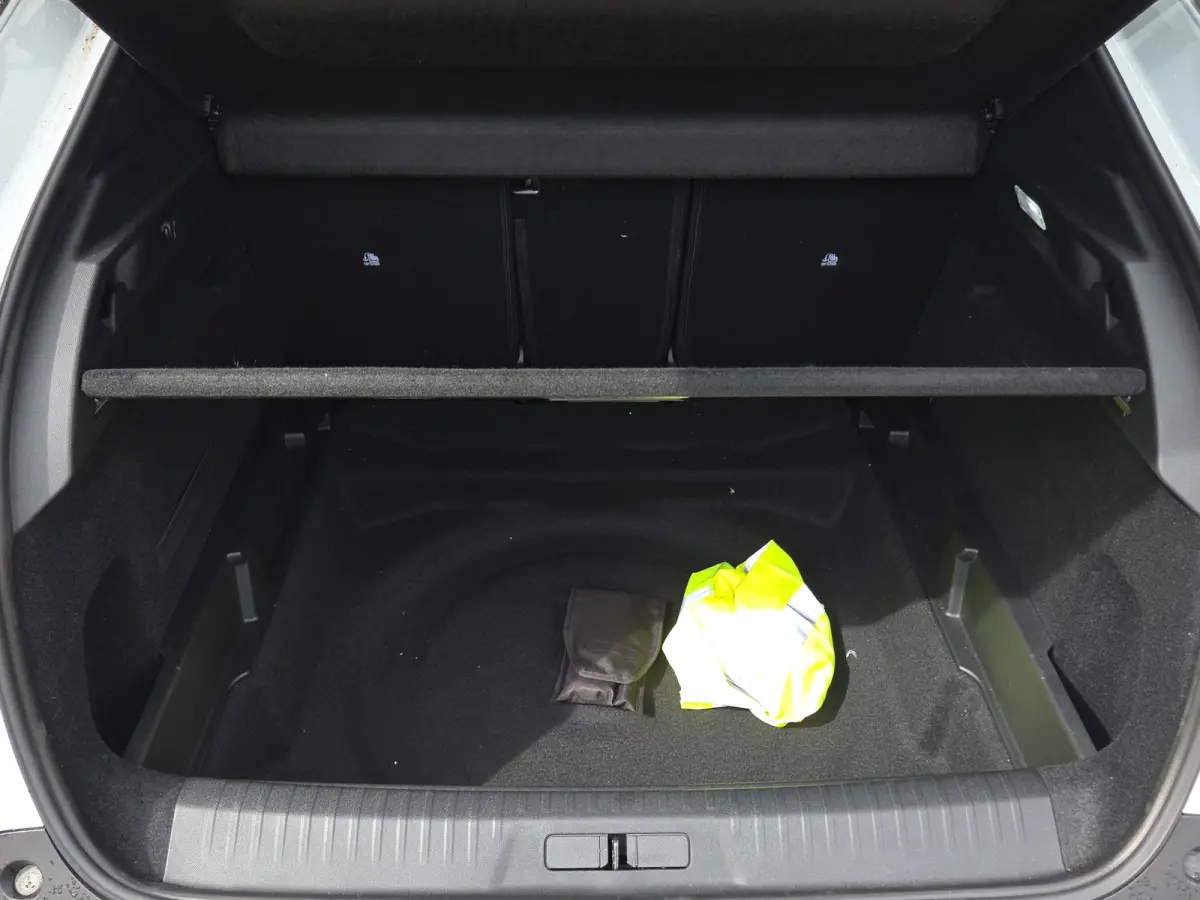 1.2 Hybrid 145 Allure Tot 8 jaar garantie | Camera | Panoramisch Navigatie | Keyless | LED | Parkeersensoren |