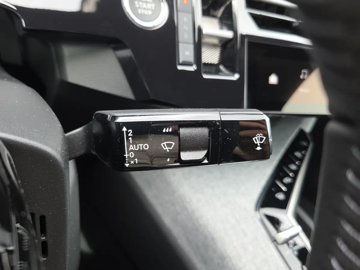 1.2 Hybrid 145 Allure Tot 8 jaar garantie | Camera | Panoramisch Navigatie | Keyless | LED | Parkeersensoren |