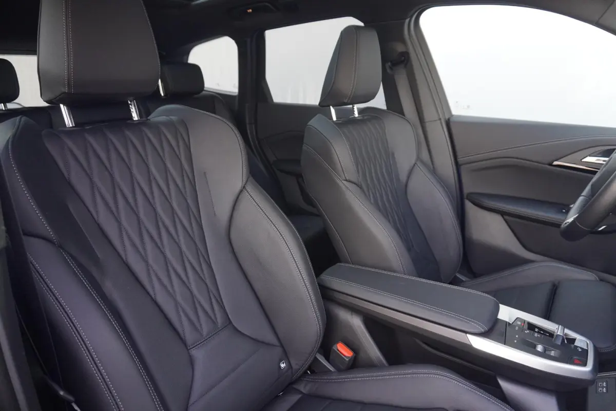 eDrive20 | M Sportpakket | Panoramadak | Head-Up Display | Trekhaak | Comfort Access