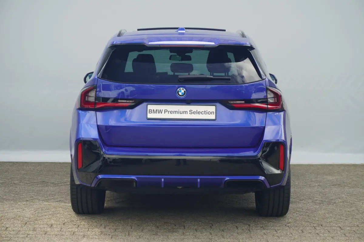eDrive20 | M Sportpakket | Panoramadak | Head-Up Display | Trekhaak | Comfort Access